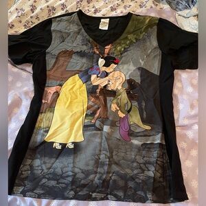 Snow White  top scrub size large very beautiful and unique must have 🩷